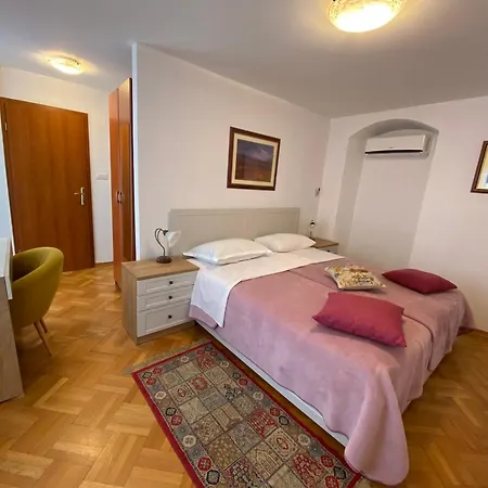 Guest house Base Split