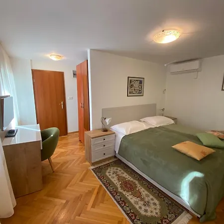 룸즈 베이스 게스트하우스 스플리트