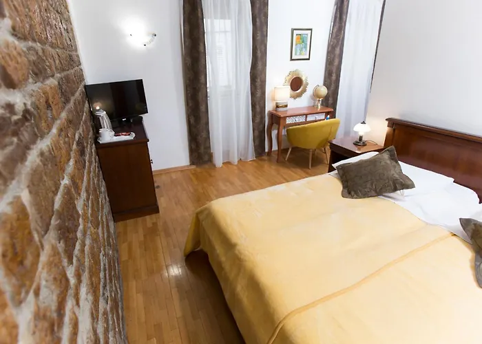 Affittacamere Base 3*