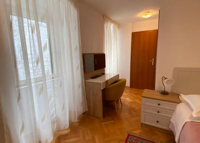 Base Affittacamere 3*