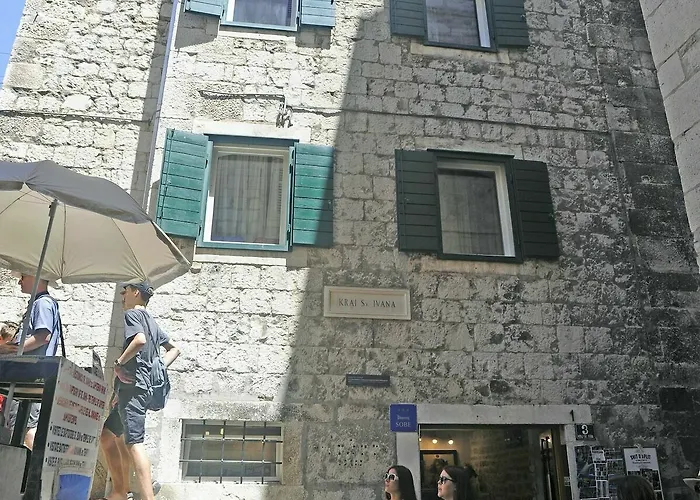 Base Affittacamere 3*