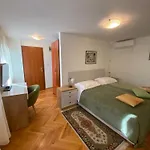 Base Vendégház Split